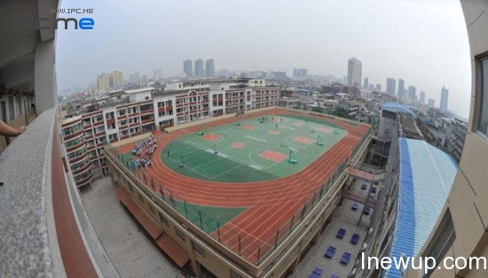 学校投资3000万建“空中操场